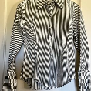 Banana Republic dark grey pin striped women’s tailored blouse. Size XS.